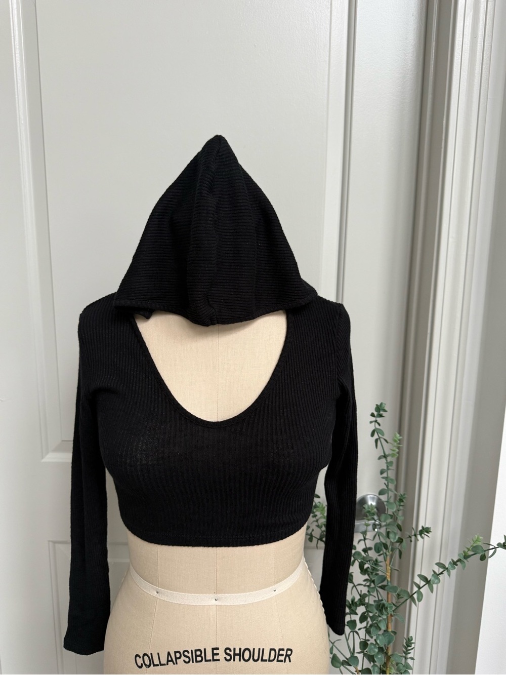 Express Black Ribbed Hooded V-Neck Crop Sweater